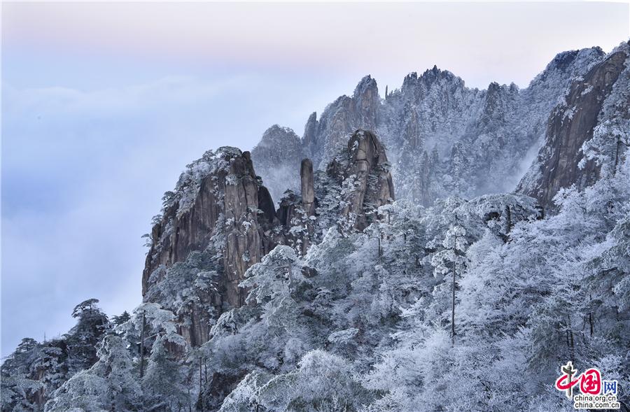 雪后黄山云海雾凇相伴 共同绘出冬景画卷(图)